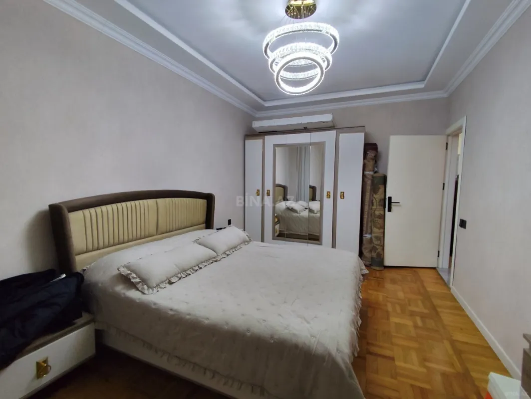 Satılır 4 otaqlı mənzil 100 m²