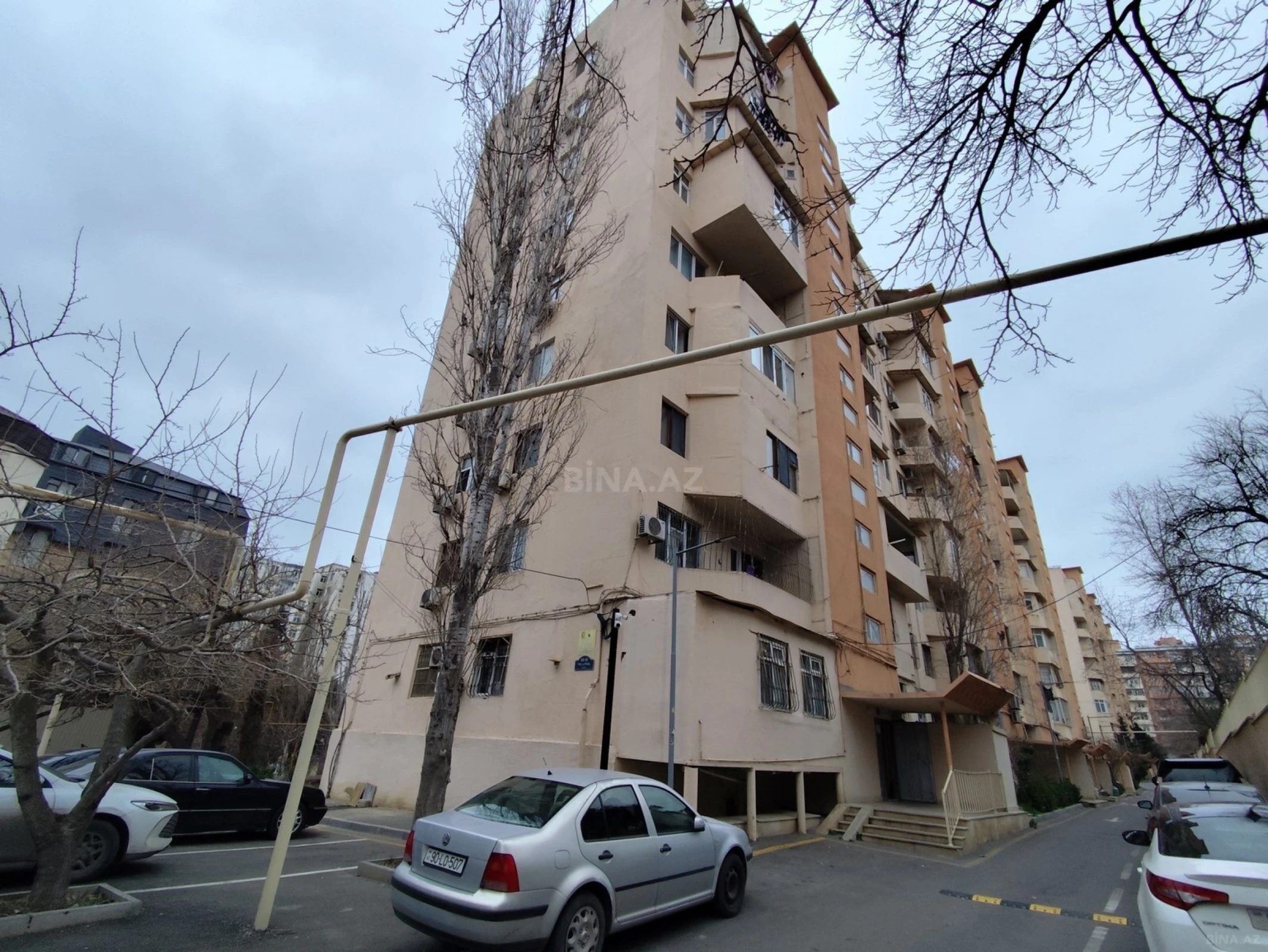 Satılır 4 otaqlı mənzil 100 m²