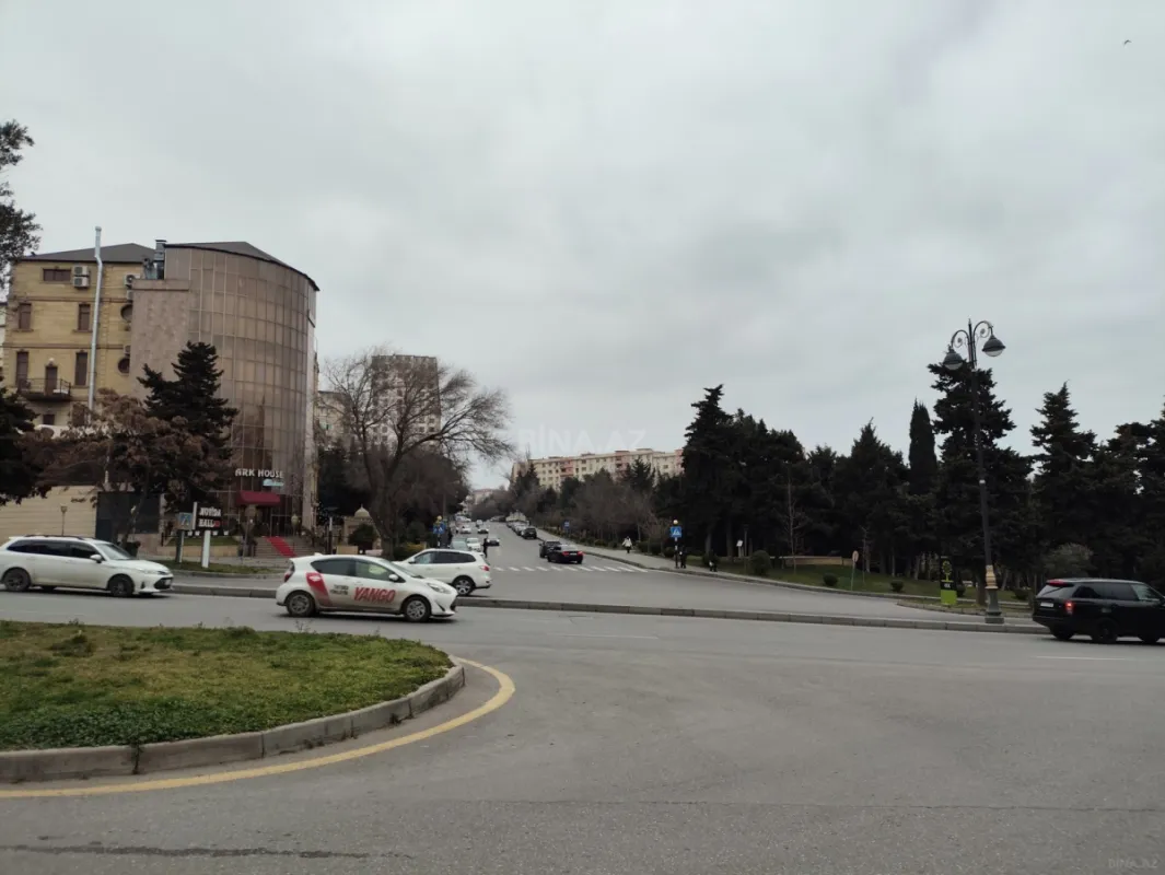 Satılır 4 otaqlı mənzil 100 m²