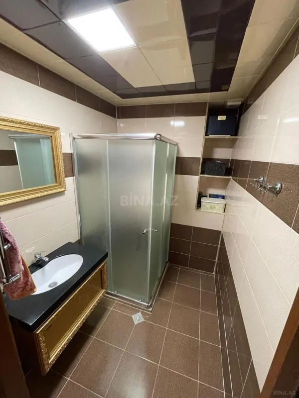 Satılır 4 otaqlı mənzil 180 m²