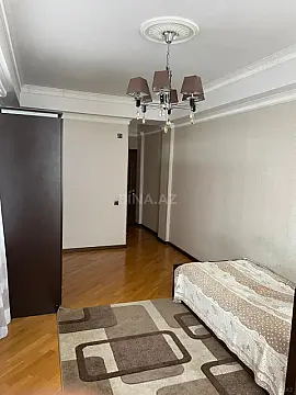 Satılır 4 otaqlı mənzil 180 m²