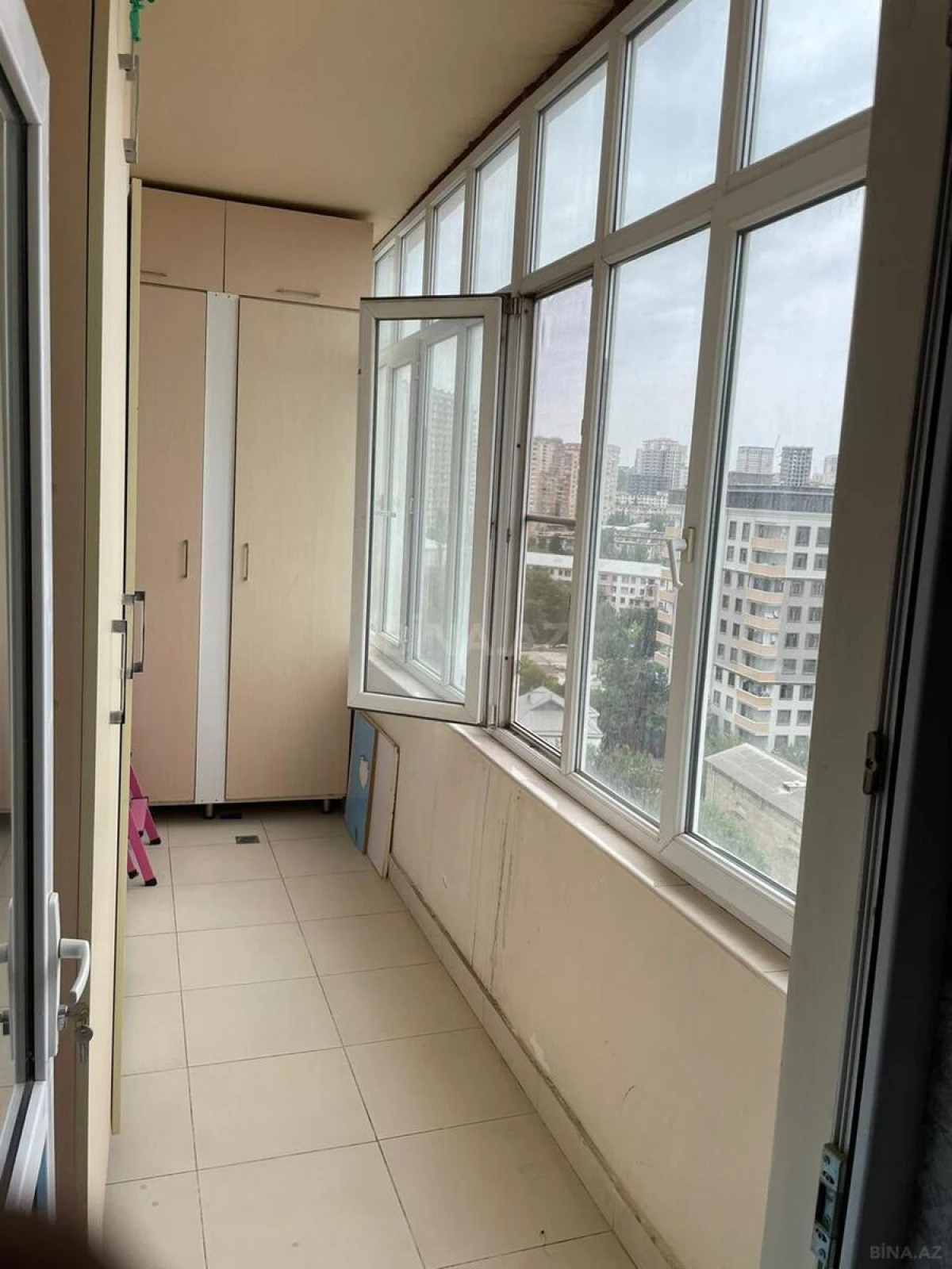 Satılır 4 otaqlı mənzil 180 m²