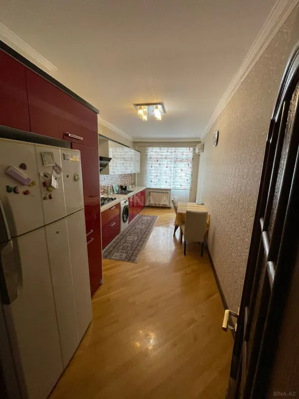 Satılır 4 otaqlı mənzil 180 m²