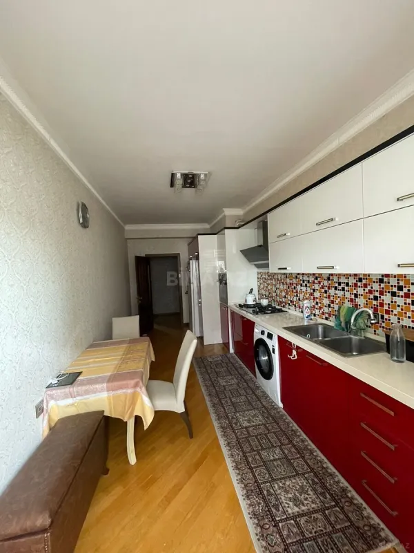 Satılır 4 otaqlı mənzil 180 m²