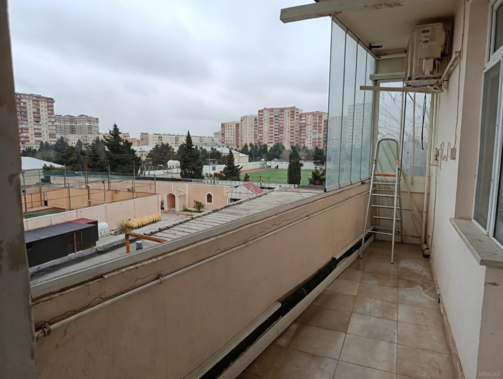 Satılır 3 otaqlı mənzil 150 m²