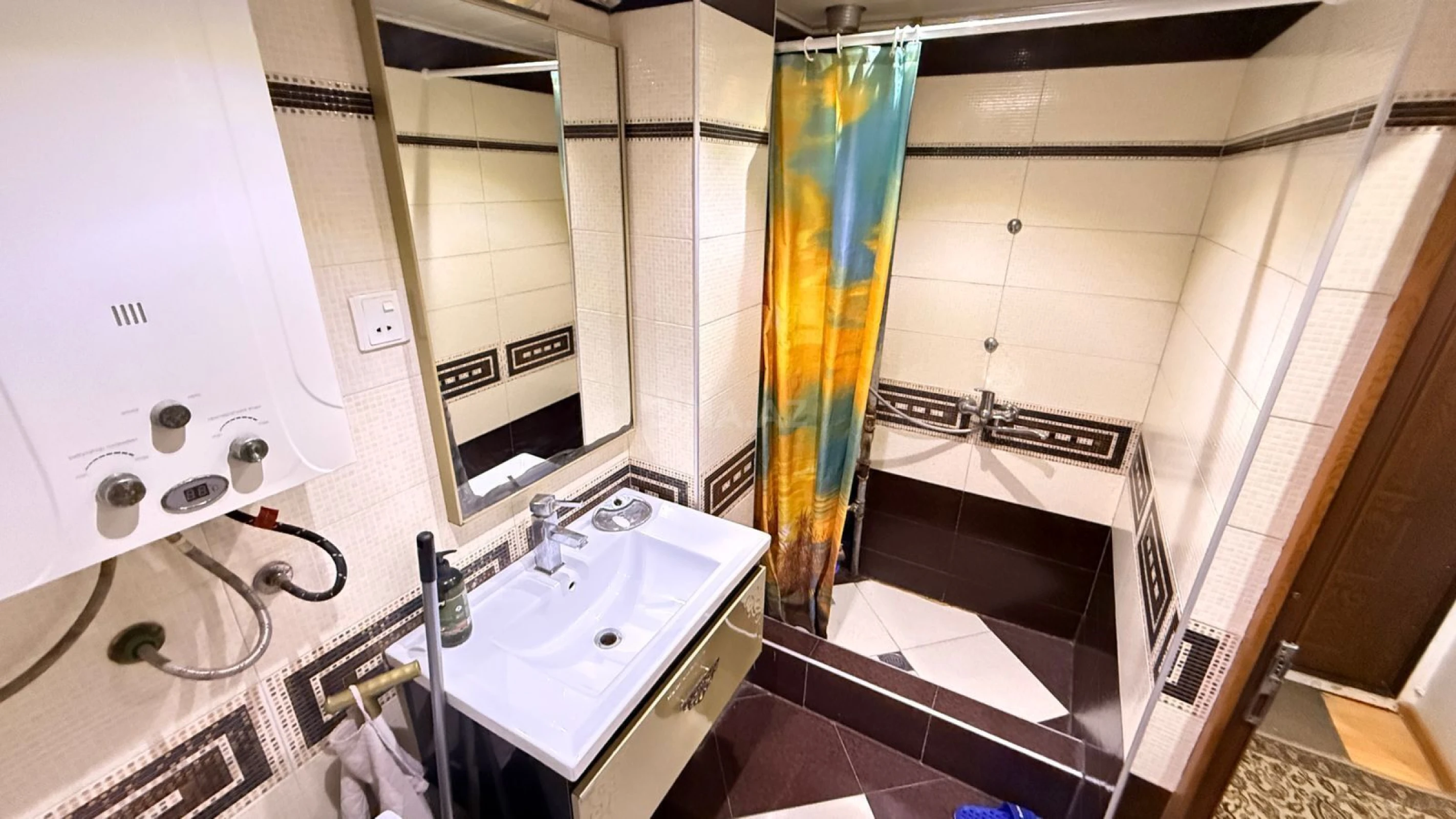 Satılır 4 otaqlı mənzil 90 m²