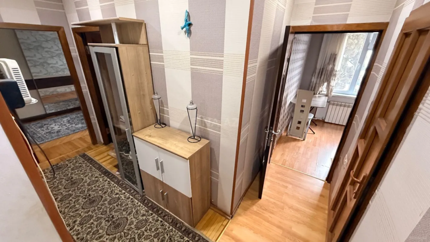 Satılır 4 otaqlı mənzil 90 m²