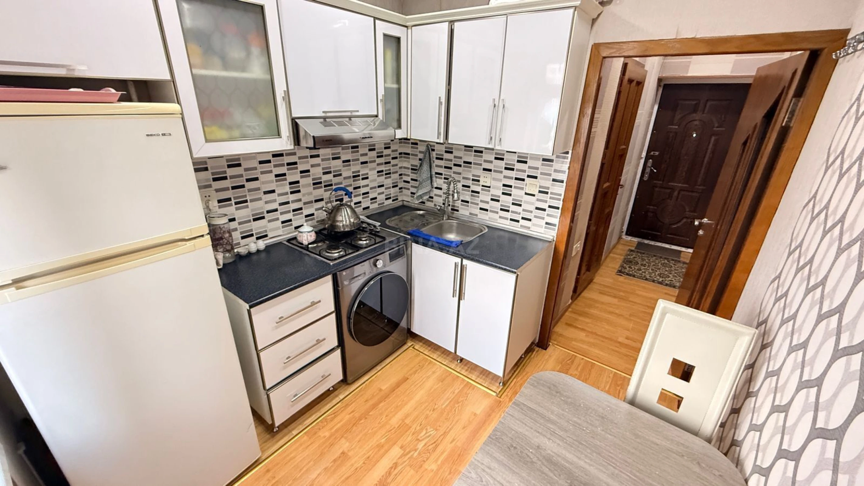 Satılır 4 otaqlı mənzil 90 m²