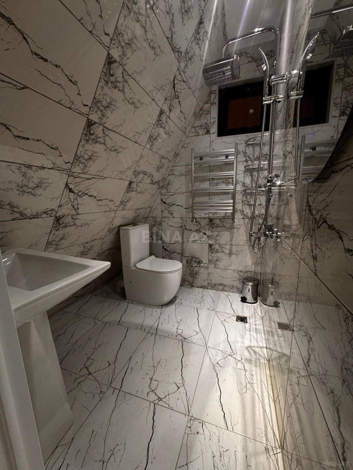 Kirayə verilir 4 otaqlı mənzil 110 m²