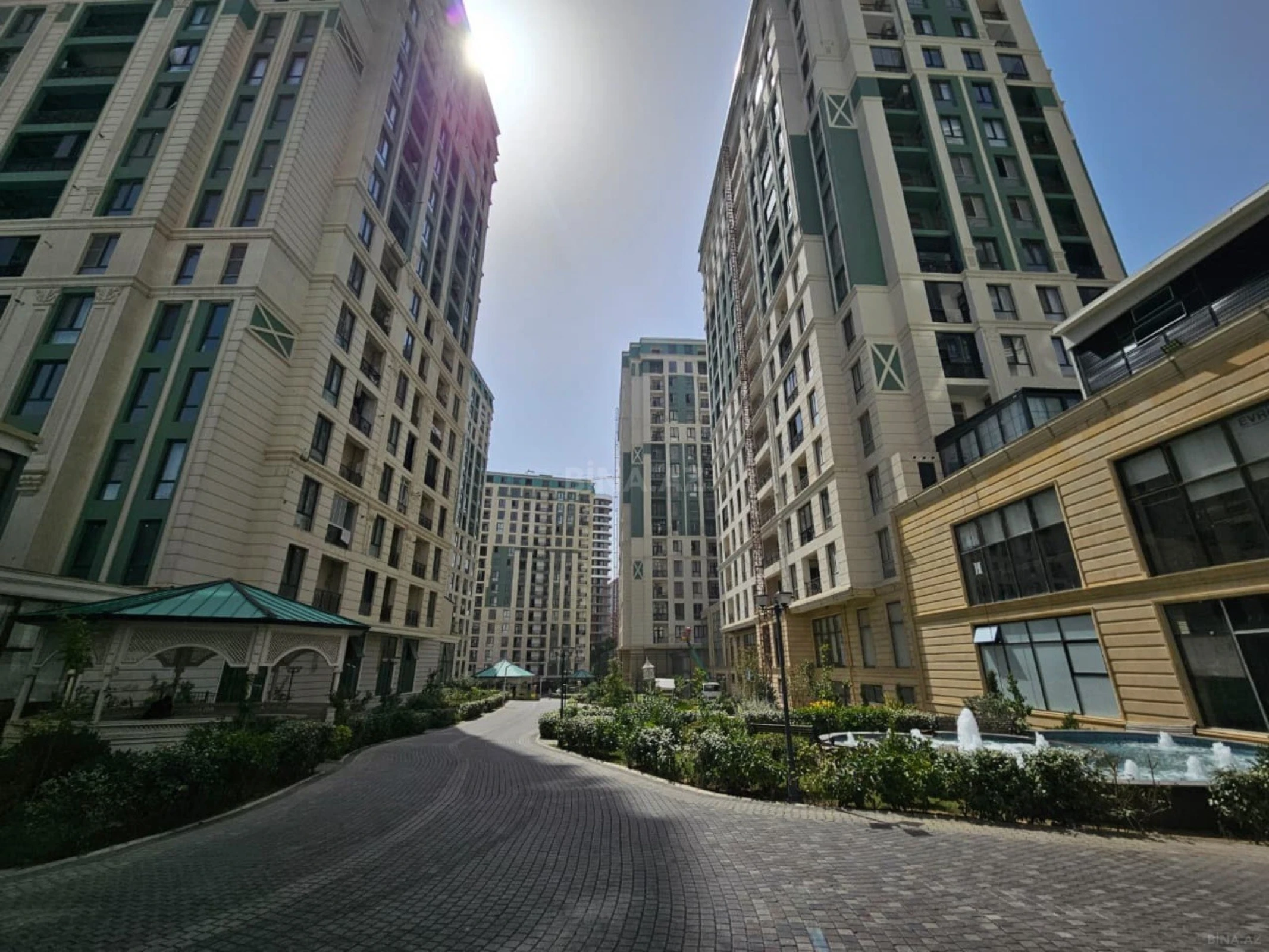 Satılır 3 otaqlı mənzil 140 m²