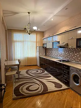 Kirayə verilir 2 otaqlı mənzil 86 m²