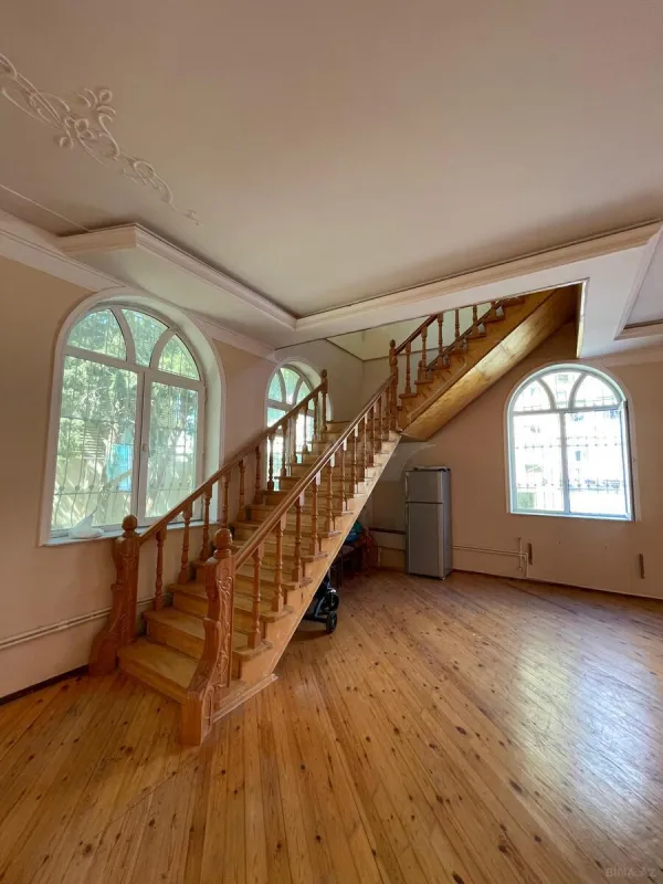Satılır 6 otaqlı həyət evi 750 m²