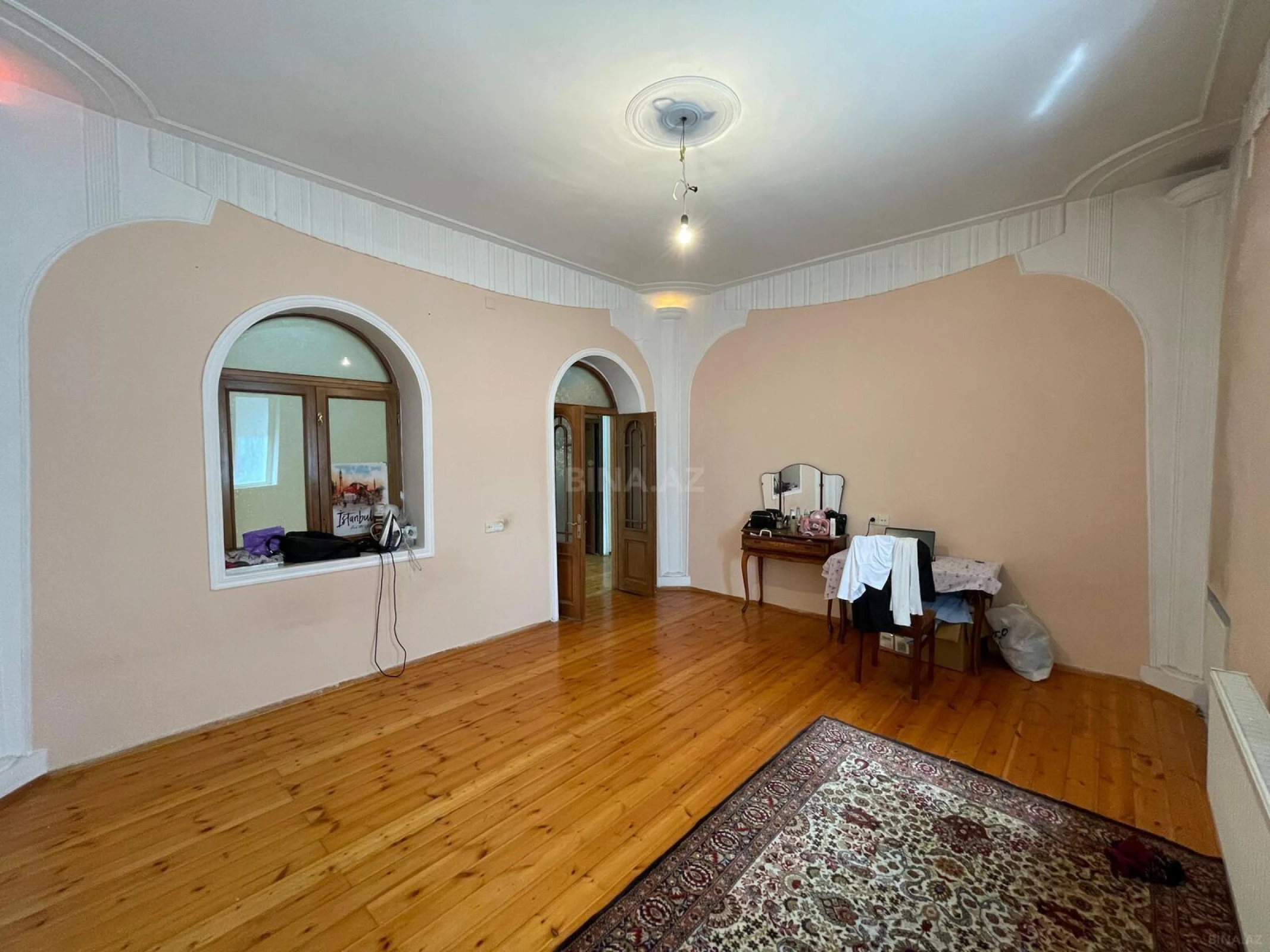 Satılır 6 otaqlı həyət evi 750 m²