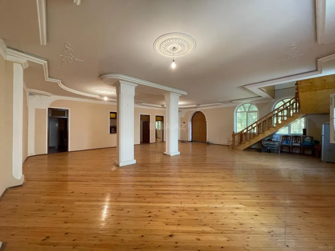 Satılır 6 otaqlı həyət evi 750 m²