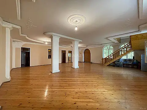 Satılır 6 otaqlı həyət evi 750 m²