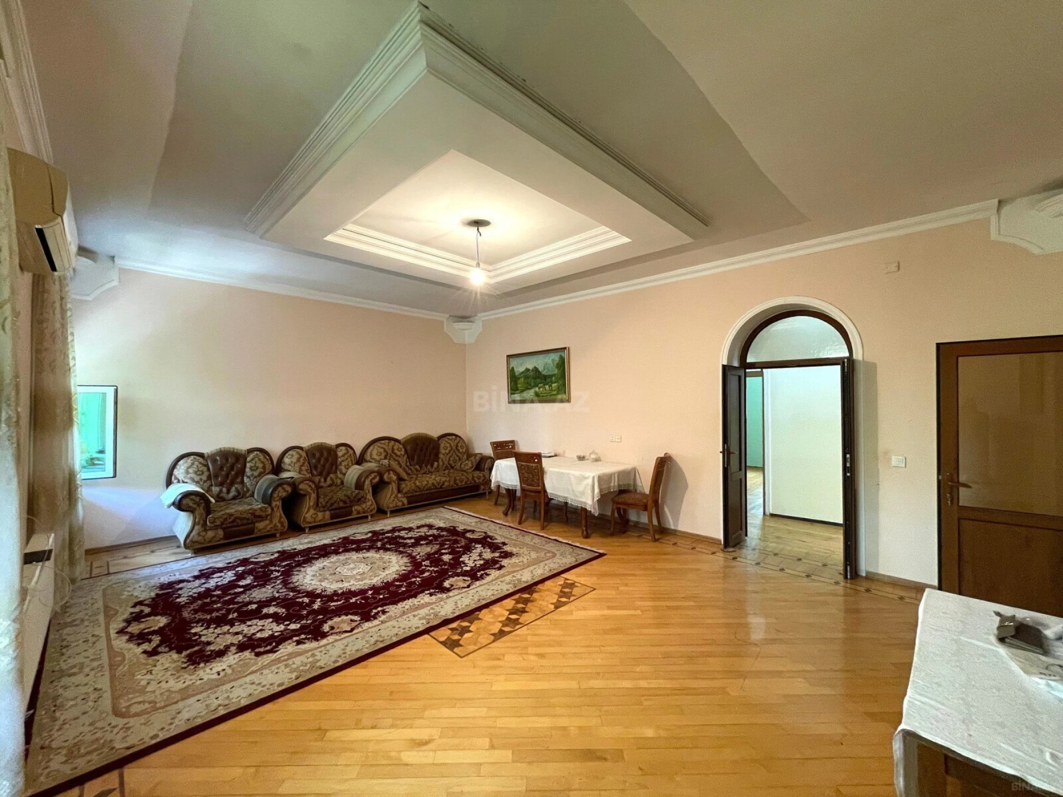 Satılır 6 otaqlı həyət evi 750 m²