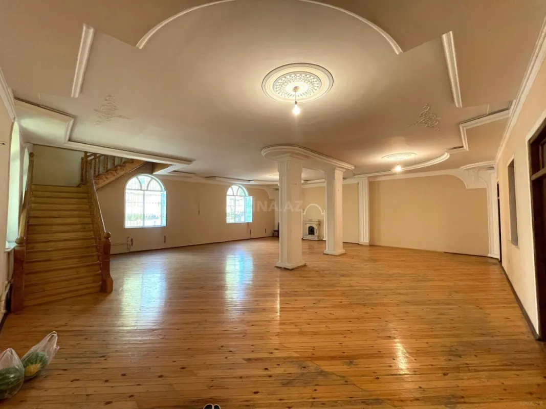 Satılır 6 otaqlı həyət evi 750 m²