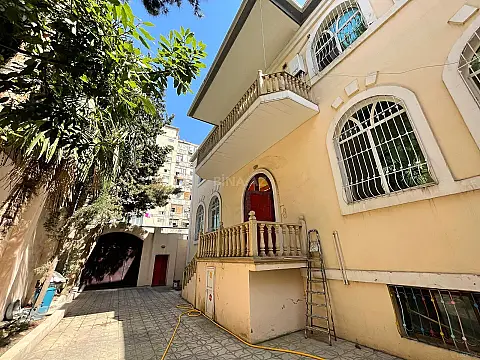 Satılır 6 otaqlı həyət evi 750 m²