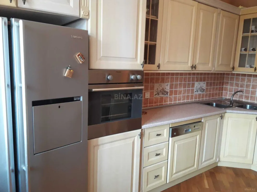 Kirayə verilir 3 otaqlı mənzil 100 m²