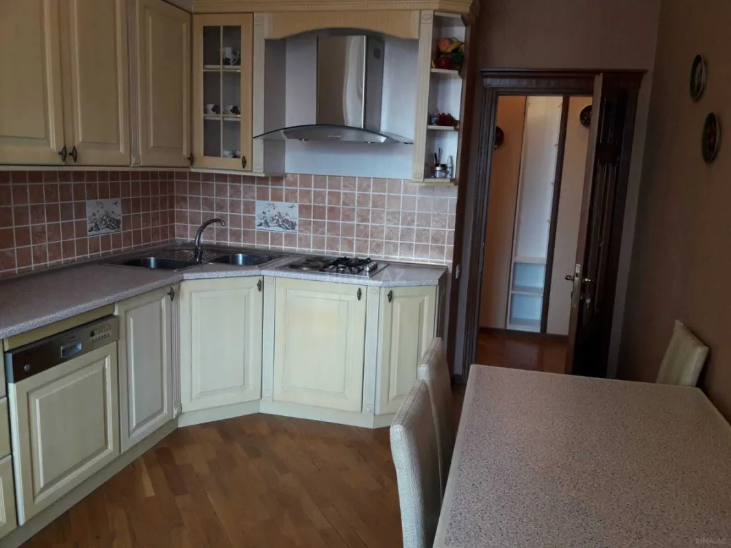 Kirayə verilir 3 otaqlı mənzil 100 m²