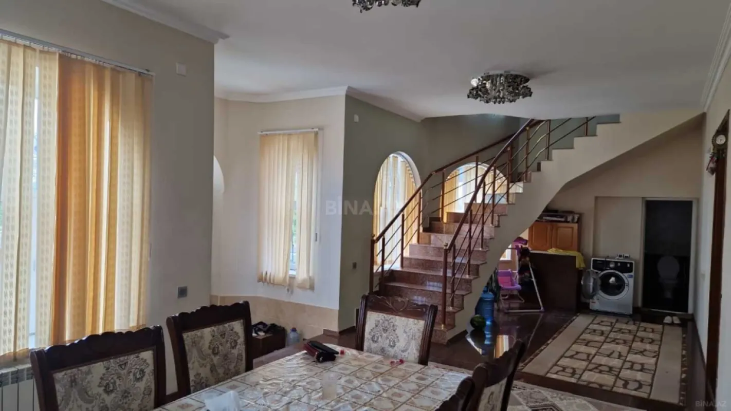 Satılır 4 otaqlı həyət evi 230 m²