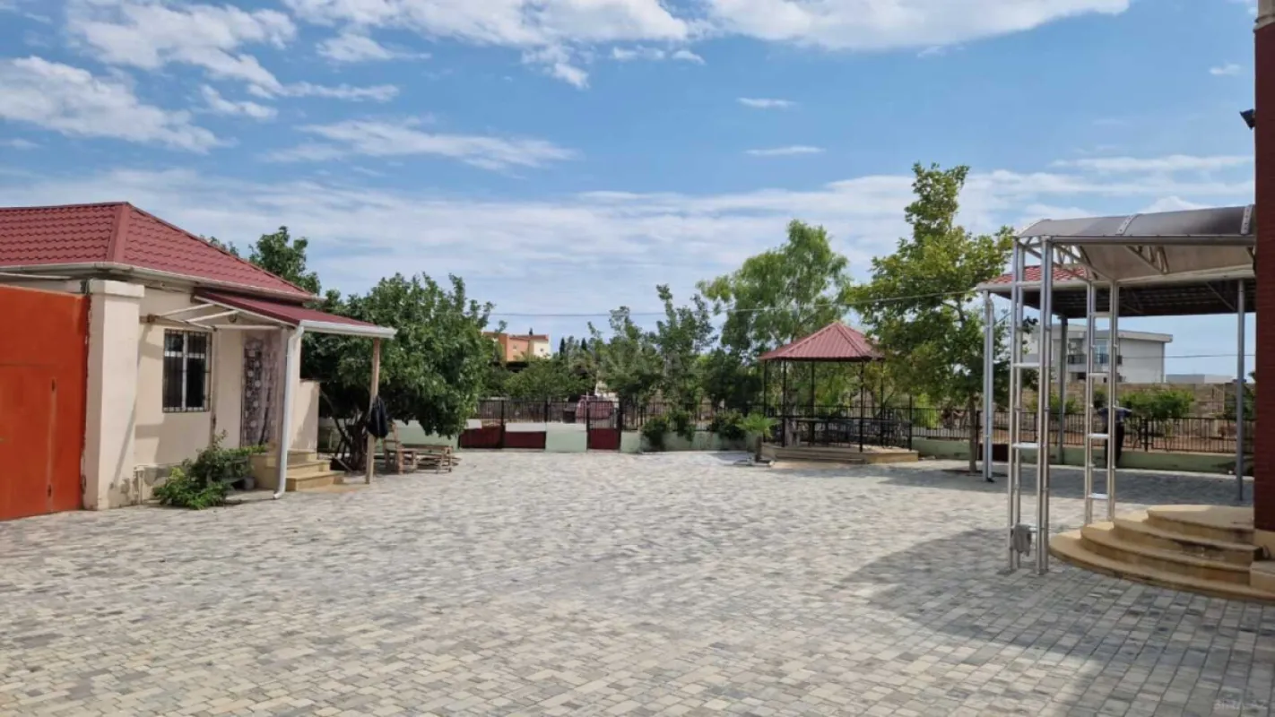 Satılır 4 otaqlı həyət evi 230 m²
