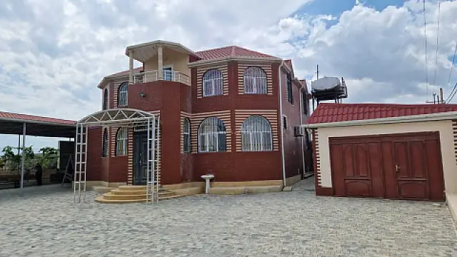 Satılır 4 otaqlı həyət evi 230 m² — Bakı 4 otaq 230.00 m²