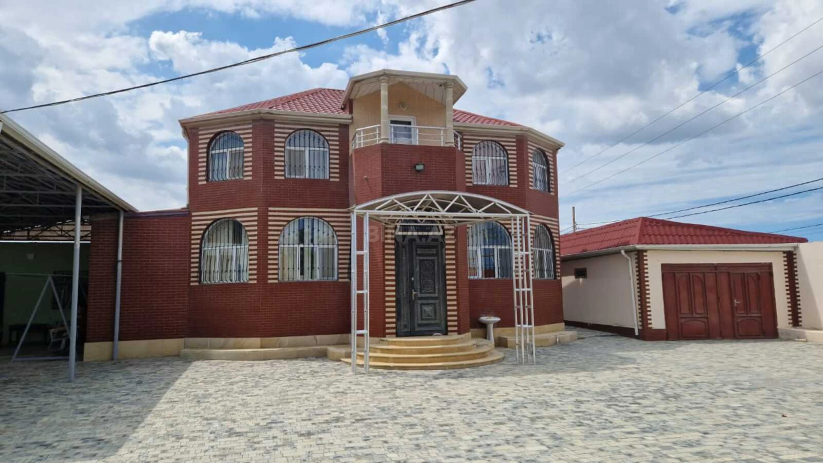 Satılır 4 otaqlı həyət evi 230 m²