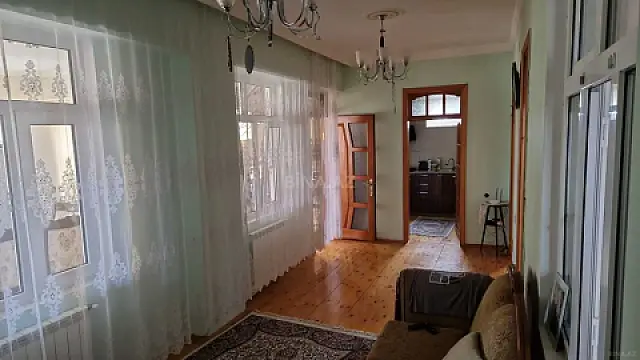 Satılır 4 otaqlı həyət evi 230 m²