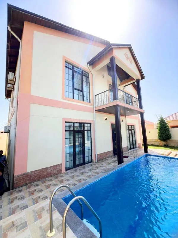 Satılır 5 otaqlı həyət evi 220 m²