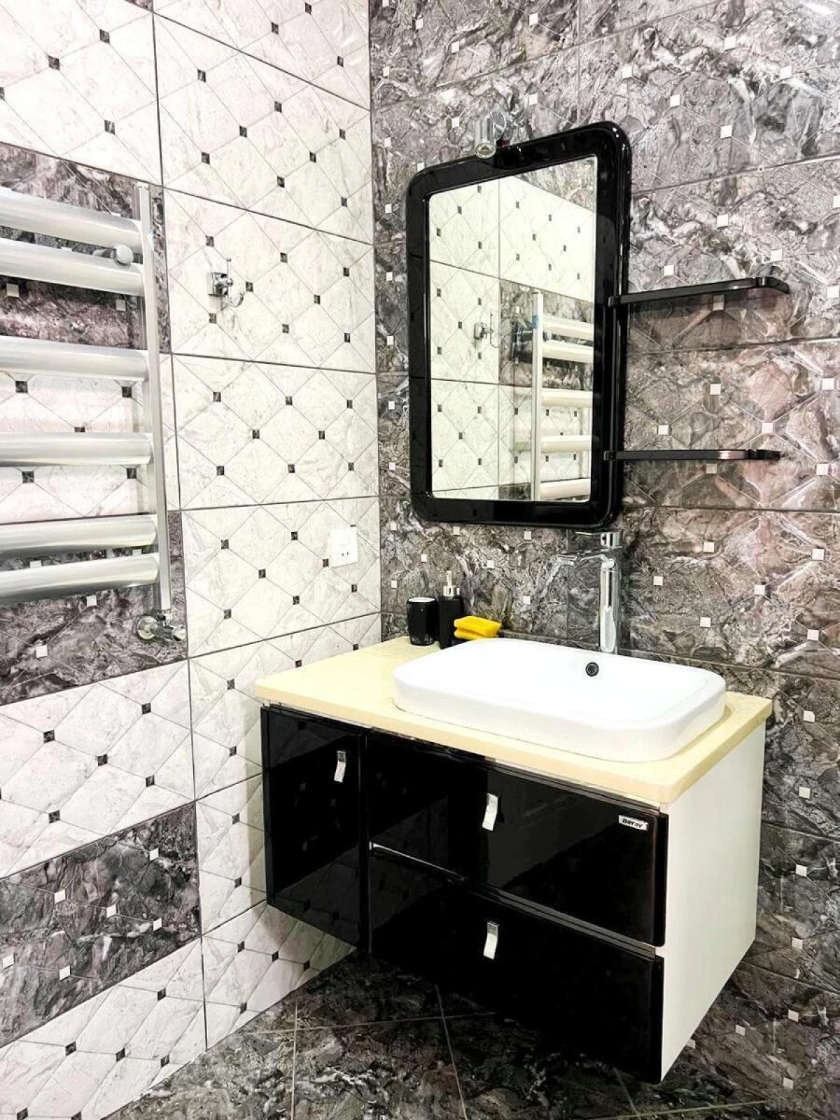 Satılır 5 otaqlı həyət evi 220 m²