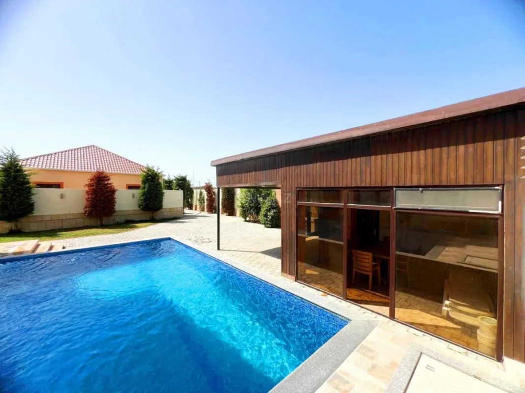 Satılır 5 otaqlı həyət evi 220 m²