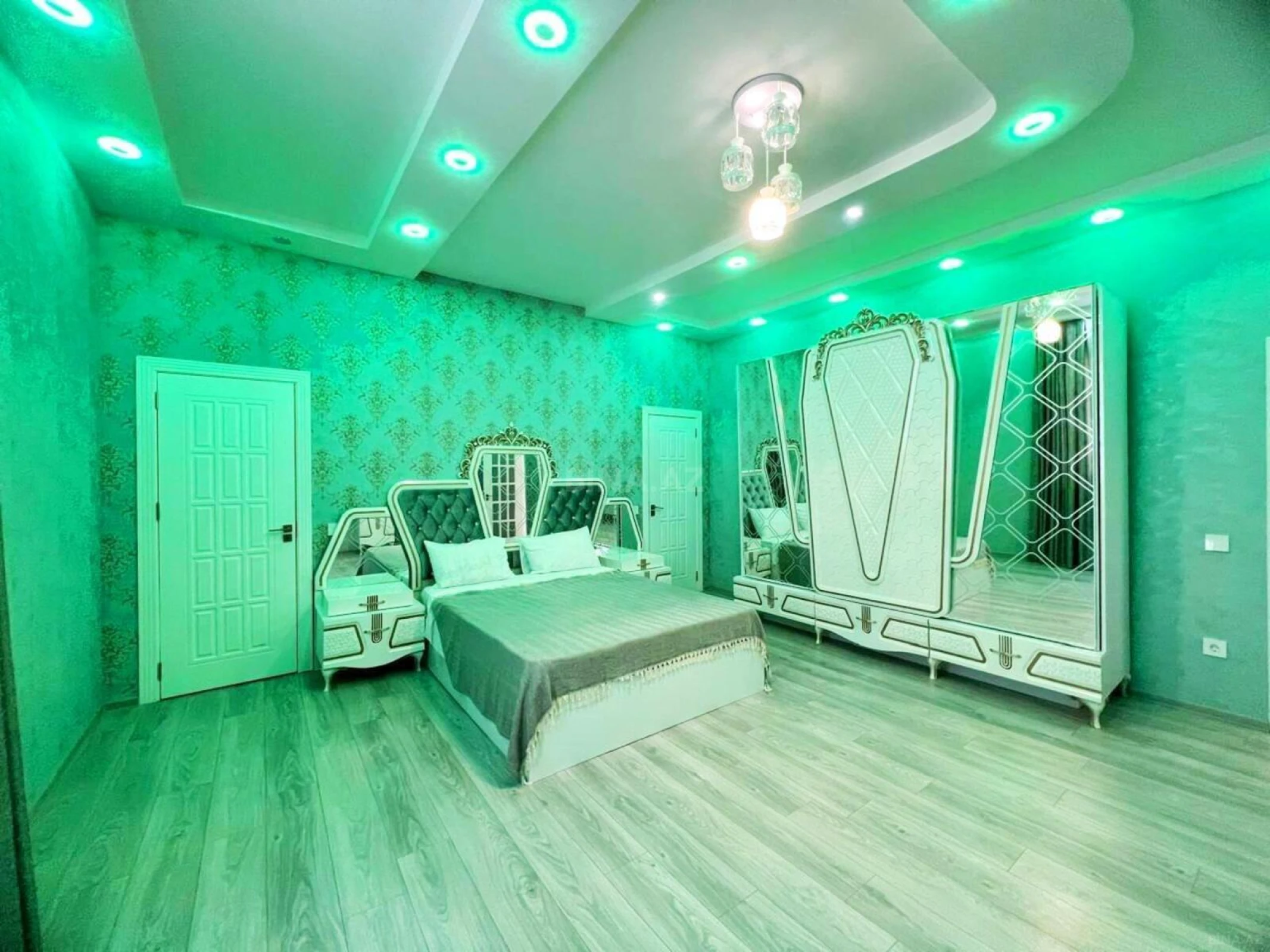 Satılır 5 otaqlı həyət evi 220 m²