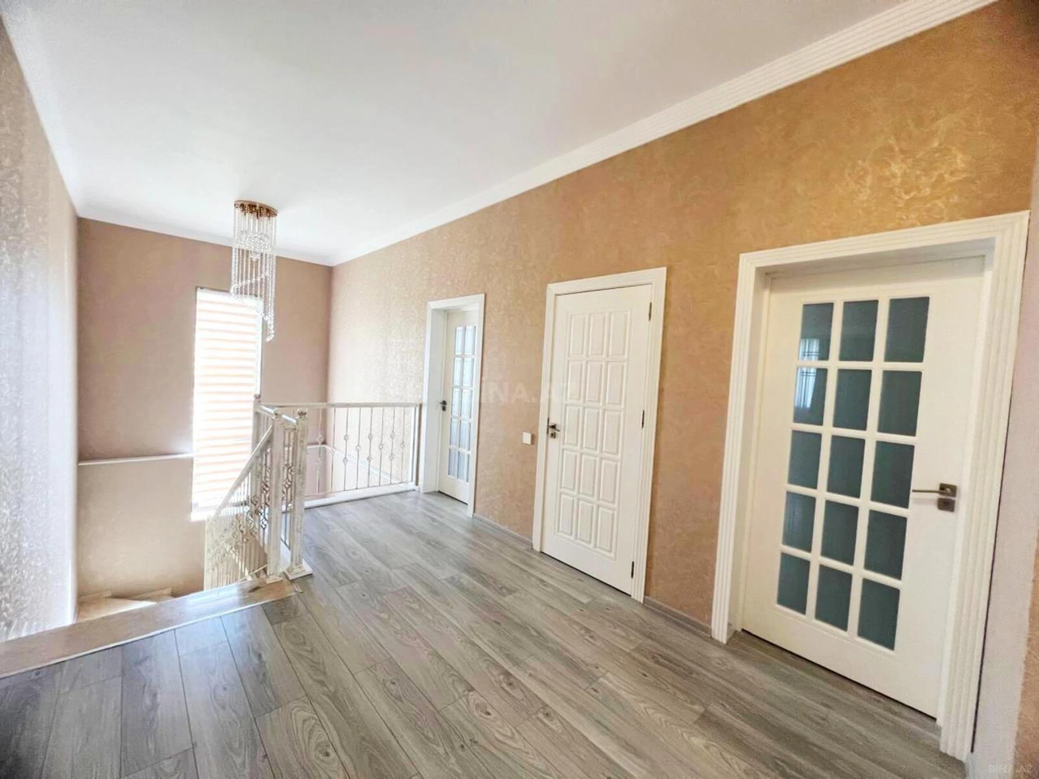 Satılır 5 otaqlı həyət evi 220 m²