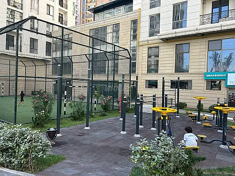 Satılır 4 otaqlı mənzil 178 m²