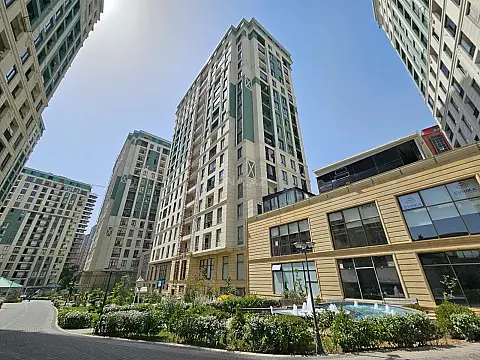 Satılır 4 otaqlı mənzil 178 m²