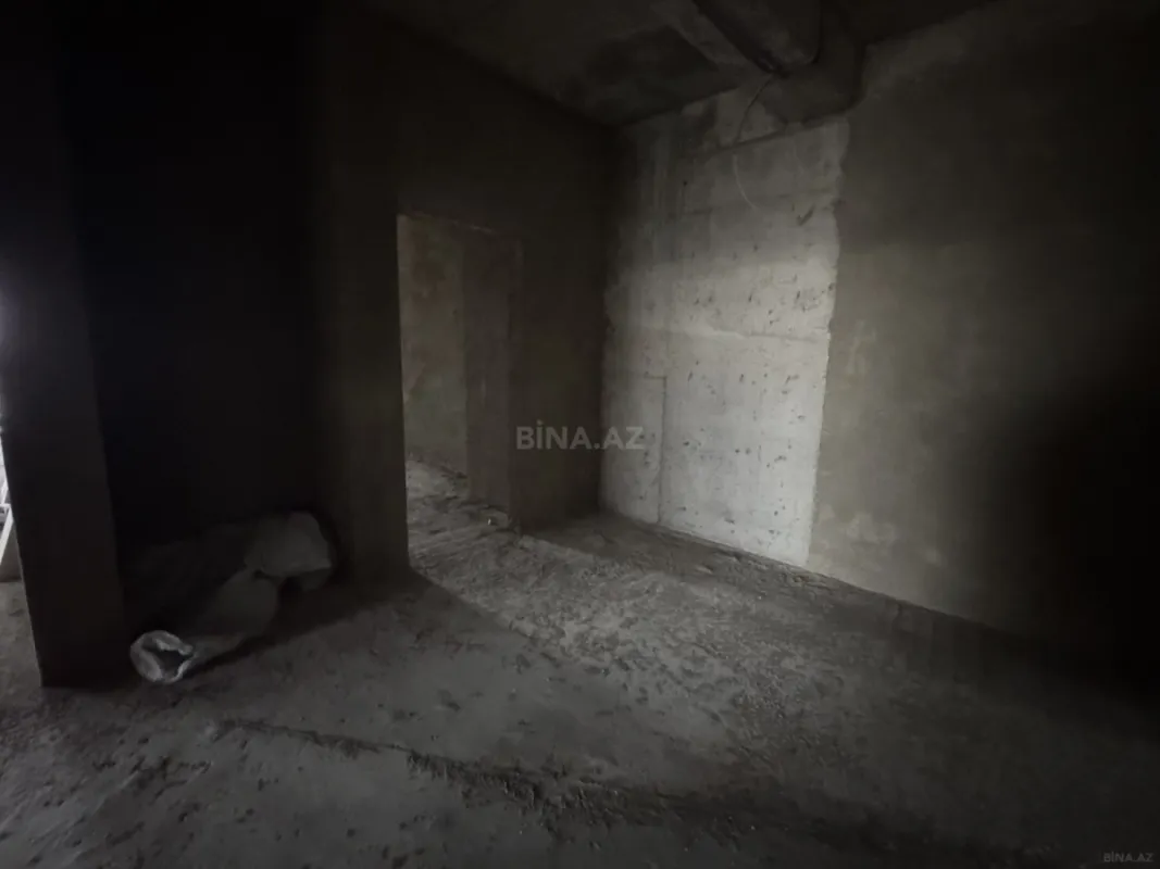 Satılır 3 otaqlı mənzil 178 m²