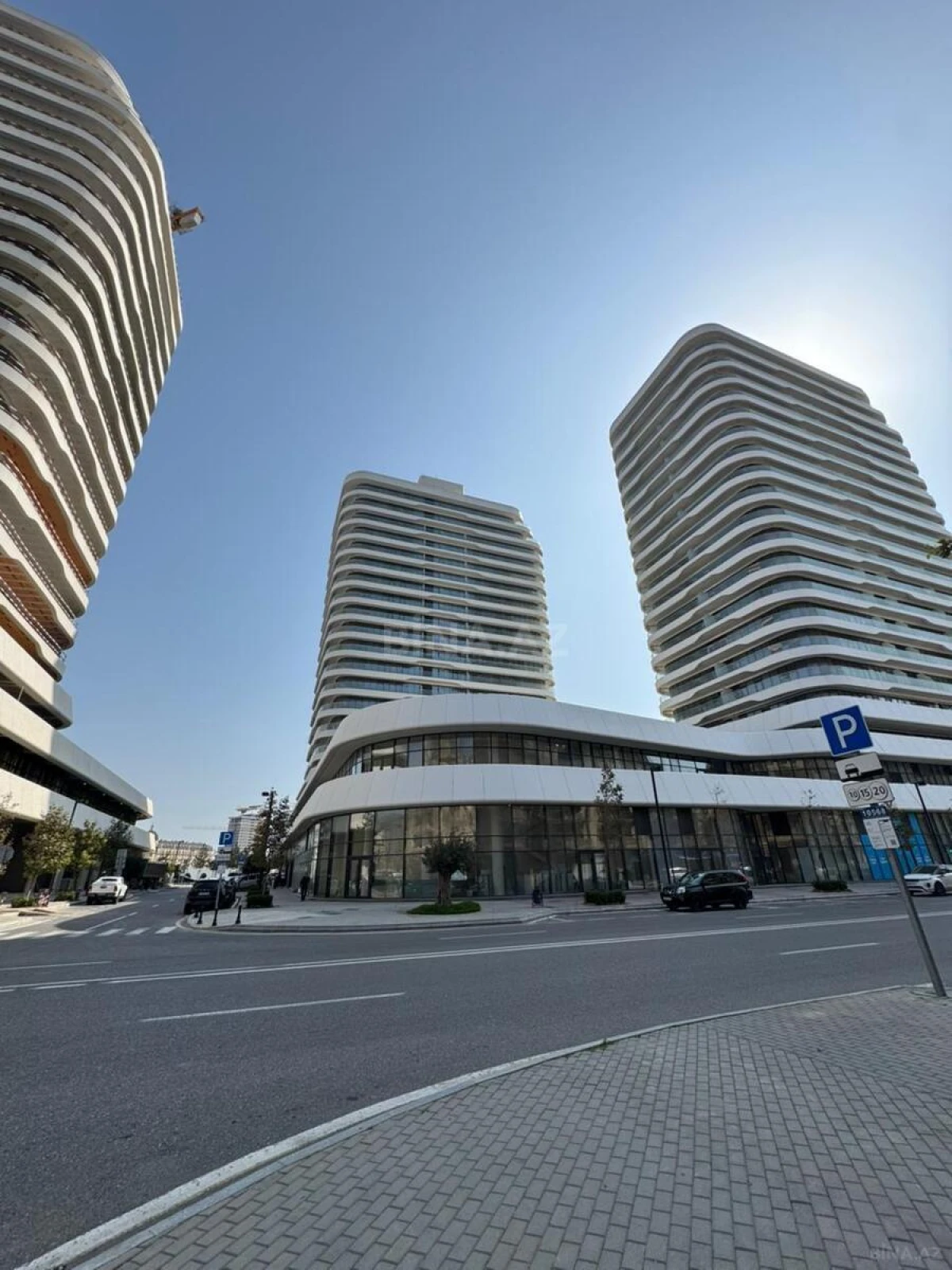 Satılır 3 otaqlı mənzil 178 m²