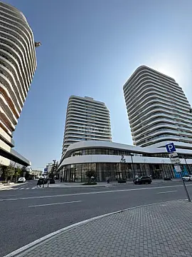 Satılır 3 otaqlı mənzil 178 m²