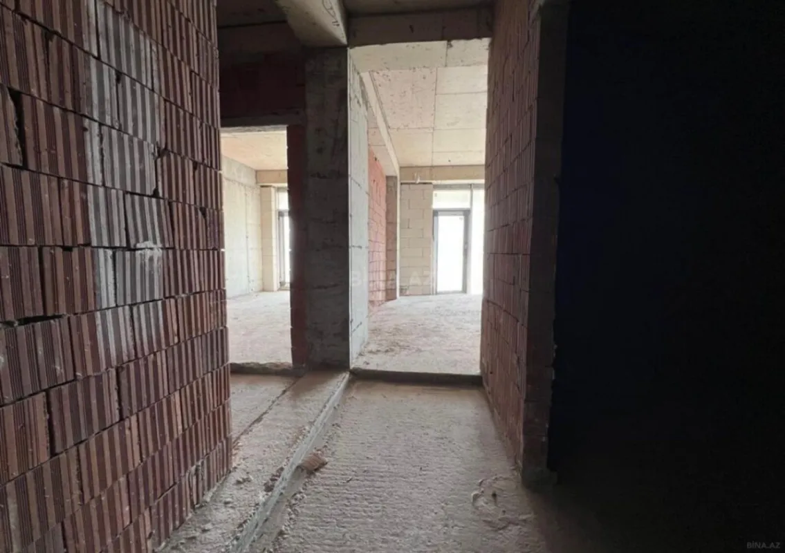 Satılır 3 otaqlı mənzil 178 m²