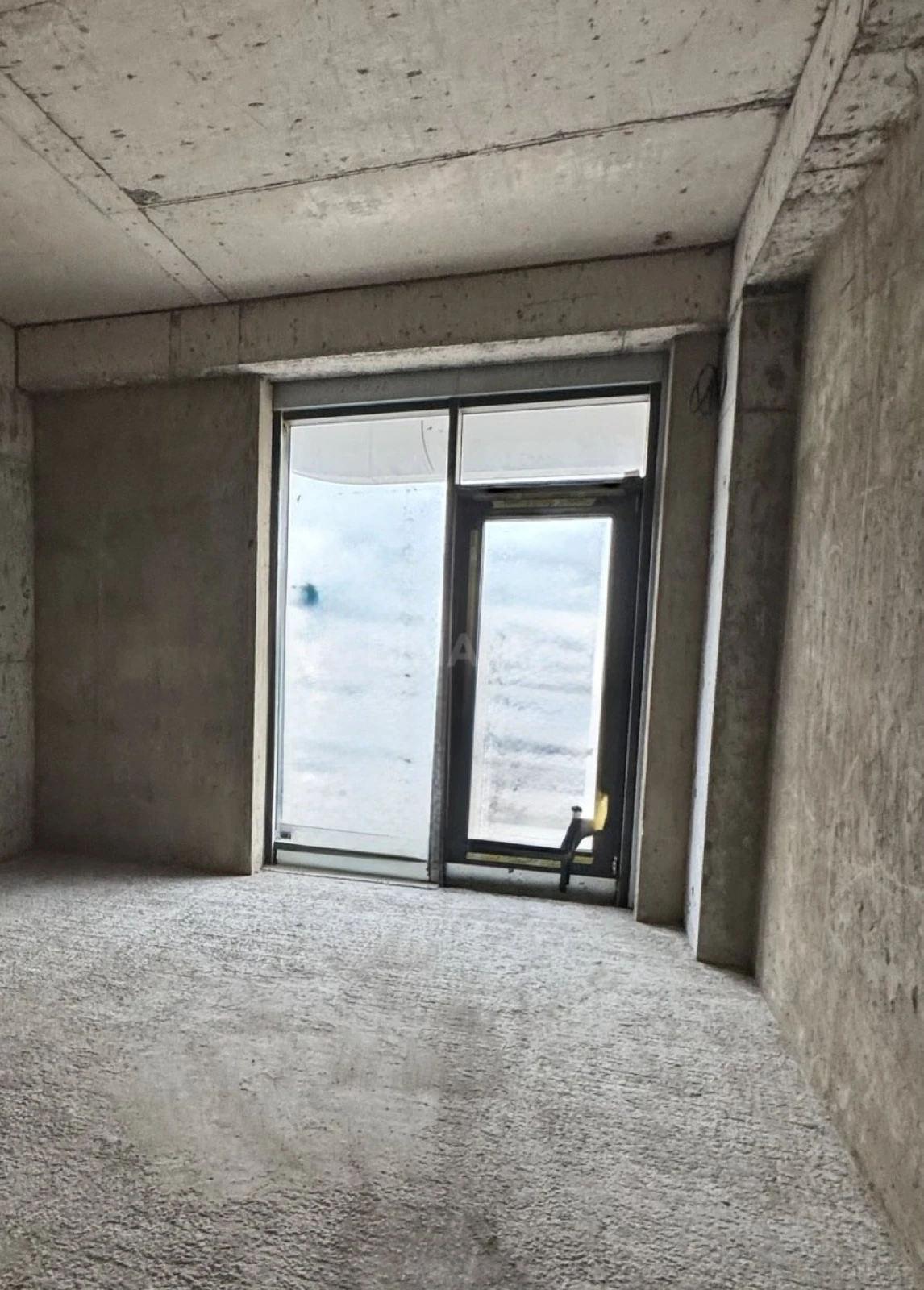 Satılır 3 otaqlı mənzil 178 m²