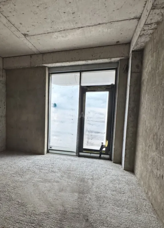 Satılır 3 otaqlı mənzil 178 m²