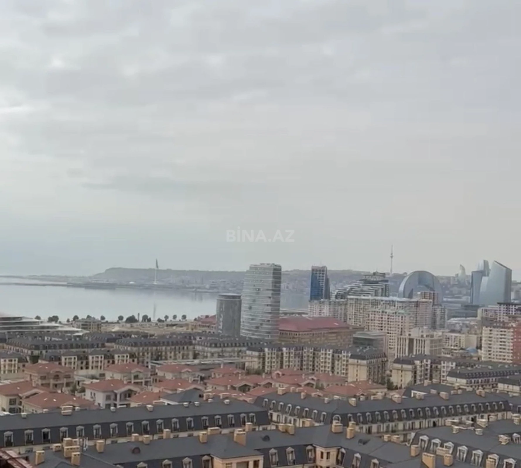 Satılır 3 otaqlı mənzil 178 m²