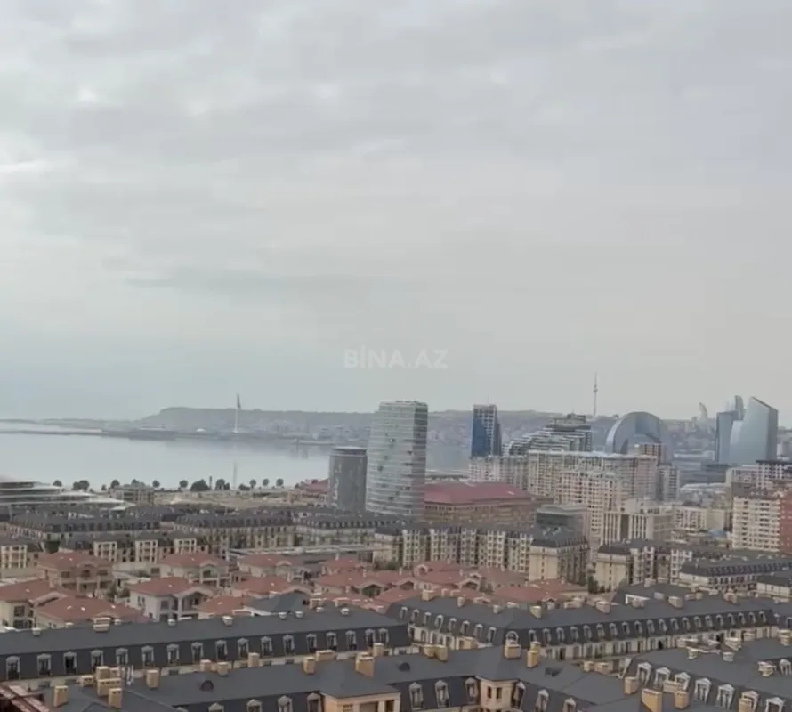 Satılır 3 otaqlı mənzil 178 m²