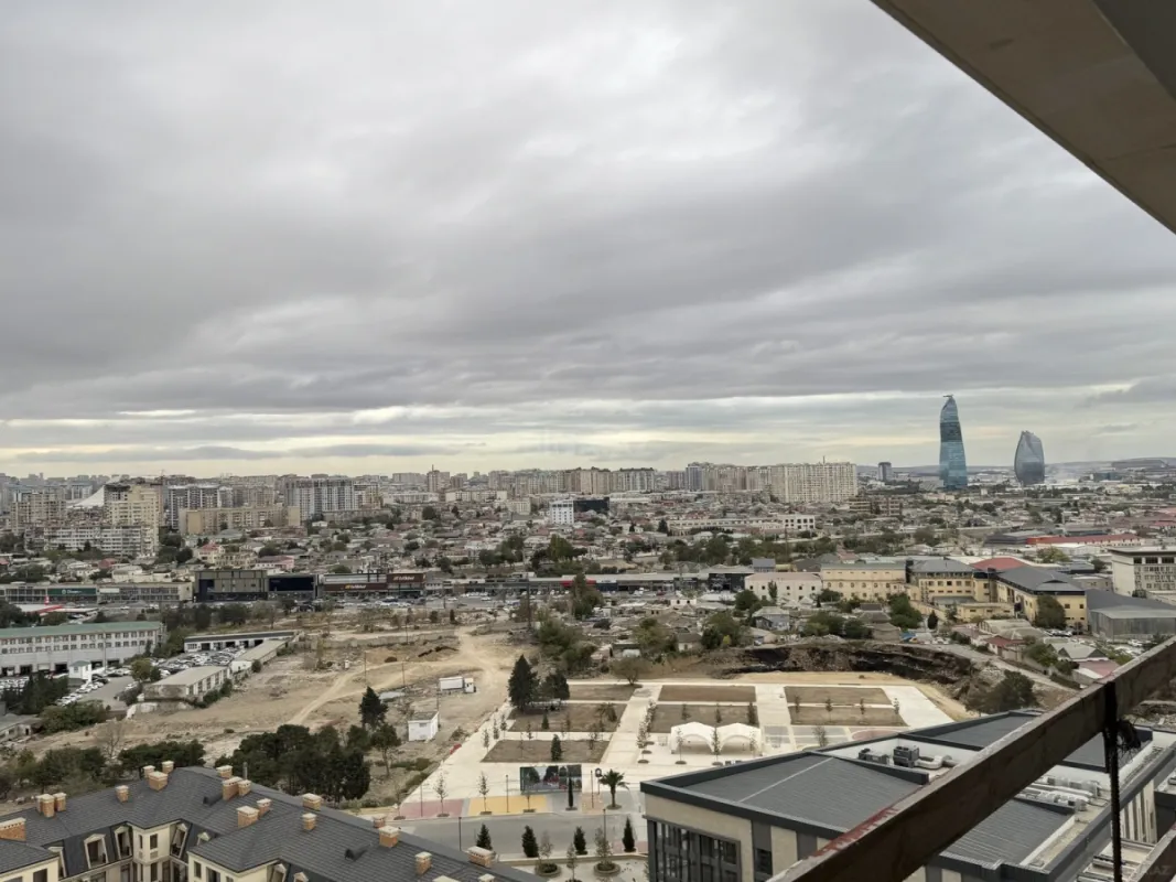 Satılır 3 otaqlı mənzil 178 m²