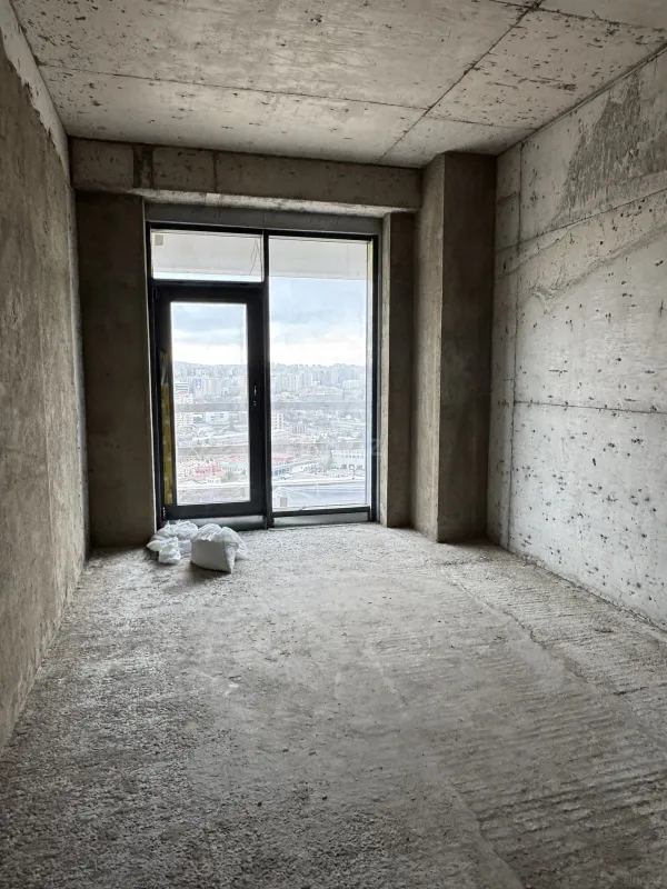 Satılır 3 otaqlı mənzil 178 m²