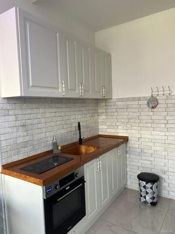 Satılır 4 otaqlı mənzil 135 m²