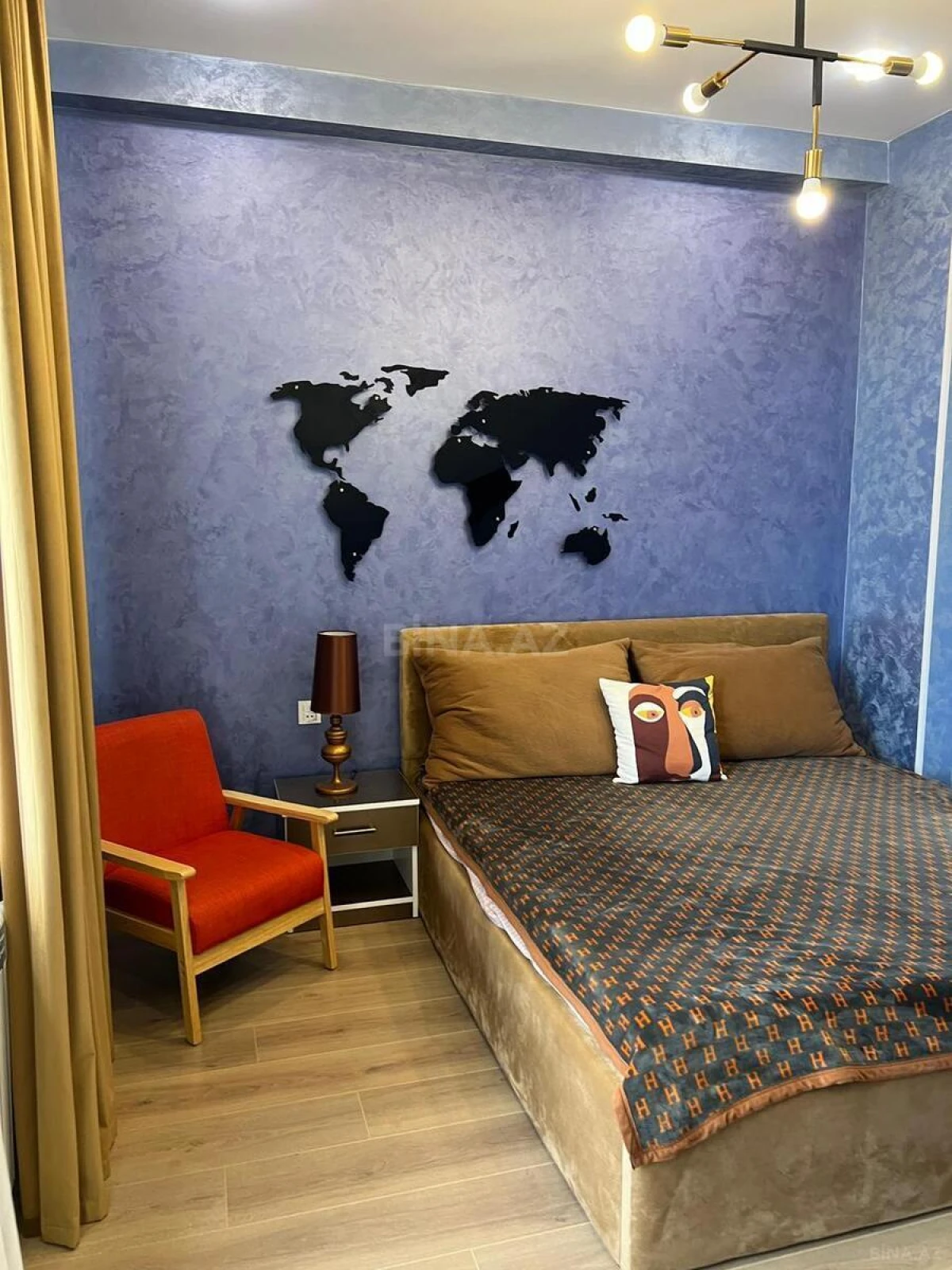 Satılır 4 otaqlı mənzil 135 m²