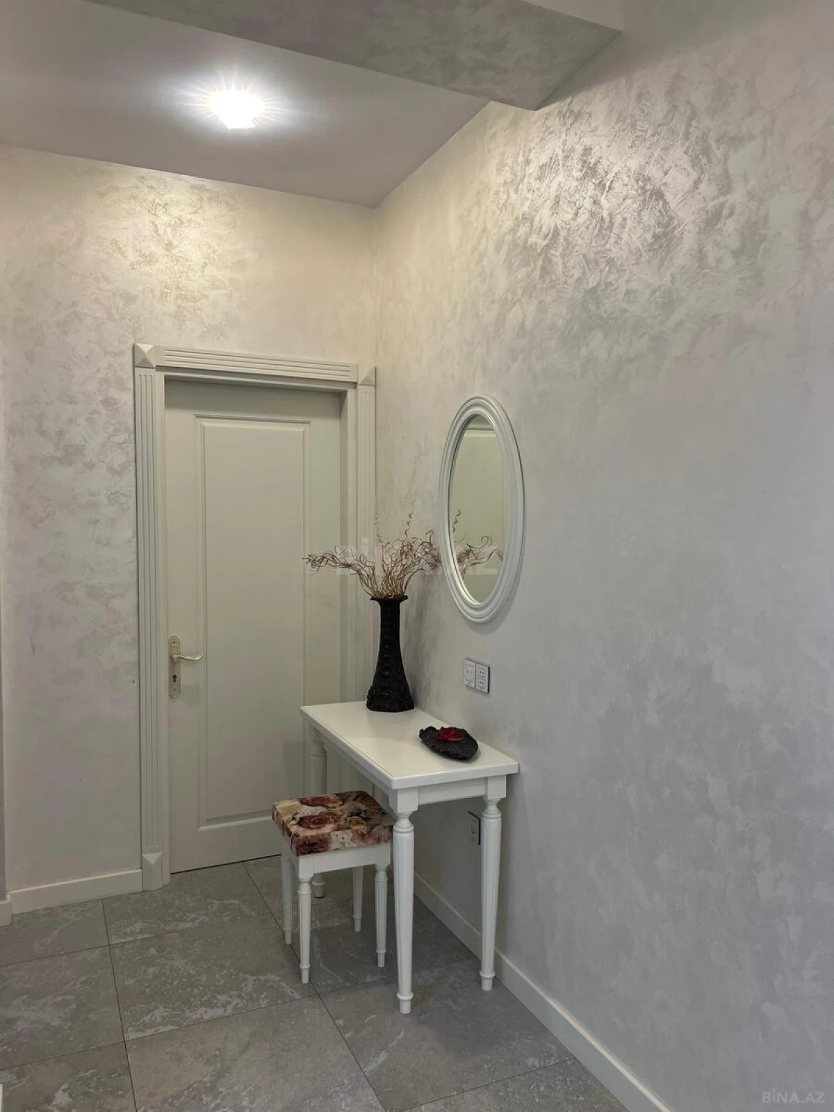 Satılır 4 otaqlı mənzil 135 m²