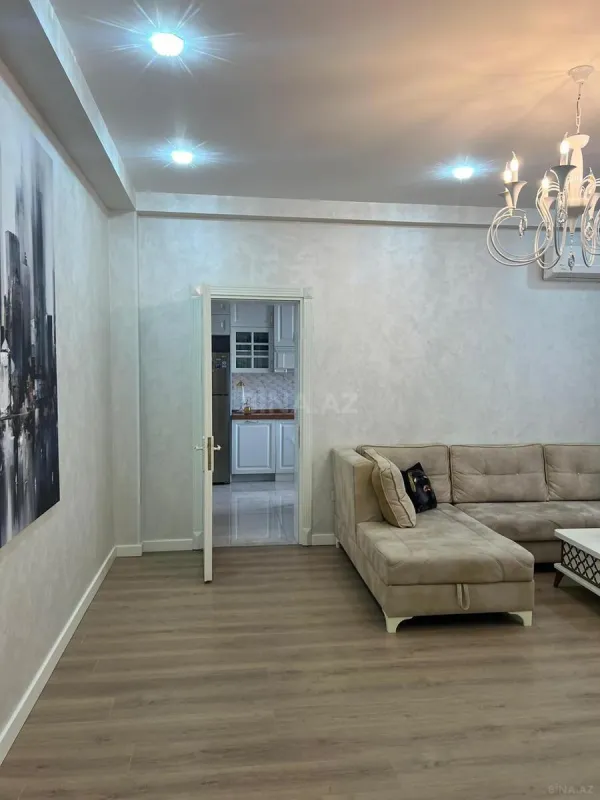 Satılır 4 otaqlı mənzil 135 m²